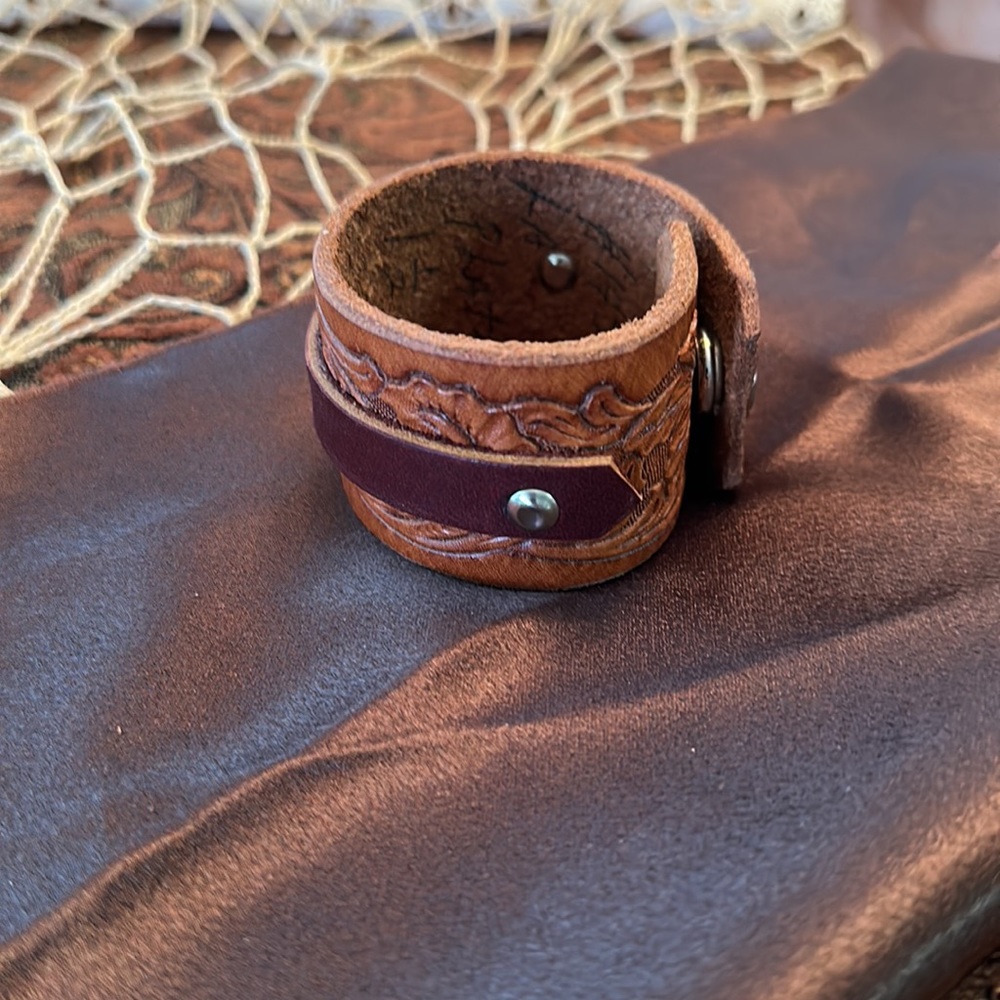 Leather cuff. - Picture 6 of 8